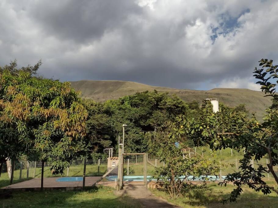 Villa Sitio Da Tia Lucia Perto Da Montanha Brumadinho Esterno foto